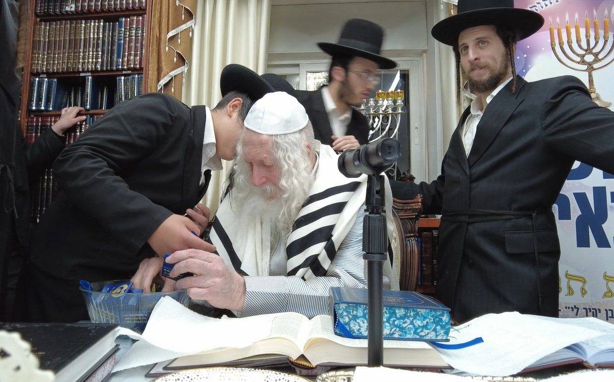 כנס חנוכה לארגון היתומים "הבן יקיר לי" במעונו של מורנו הרב שליט"א