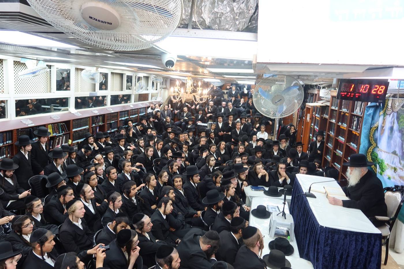 כנס חנוכה וסיום הש"ס השנתי לבחורי חבורת בני הנעורים דק"ק שובו בנים