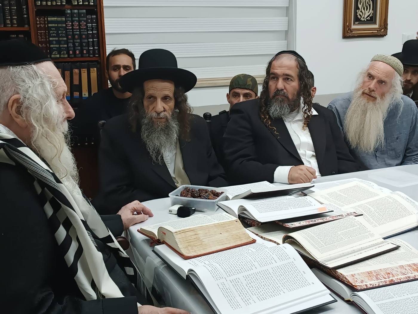 שיעור למקורבים מהעיר תל אביב בבית מורינו הרב שליט"א