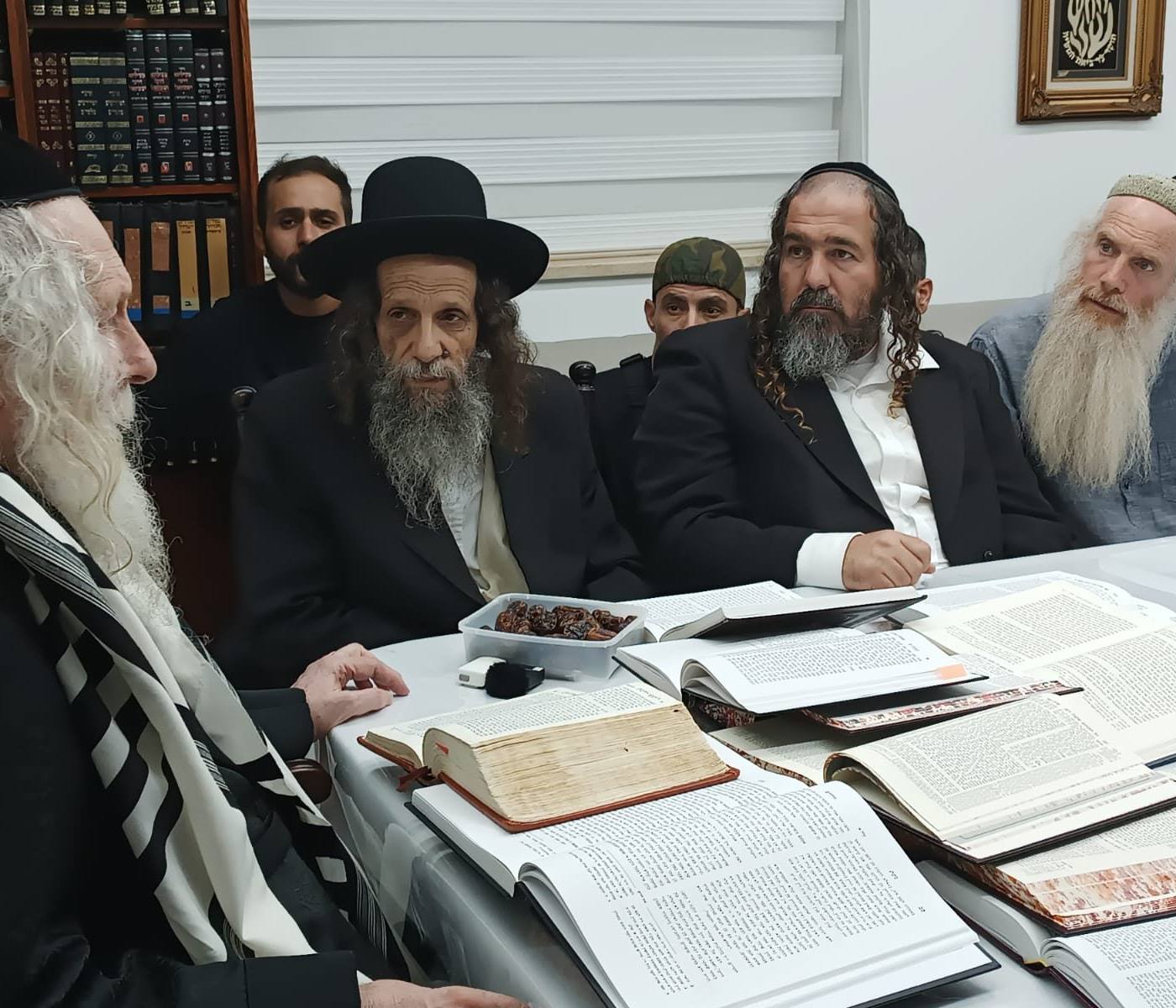 שיעור למקורבים מהעיר תל אביב בבית מורינו הרב שליט"א