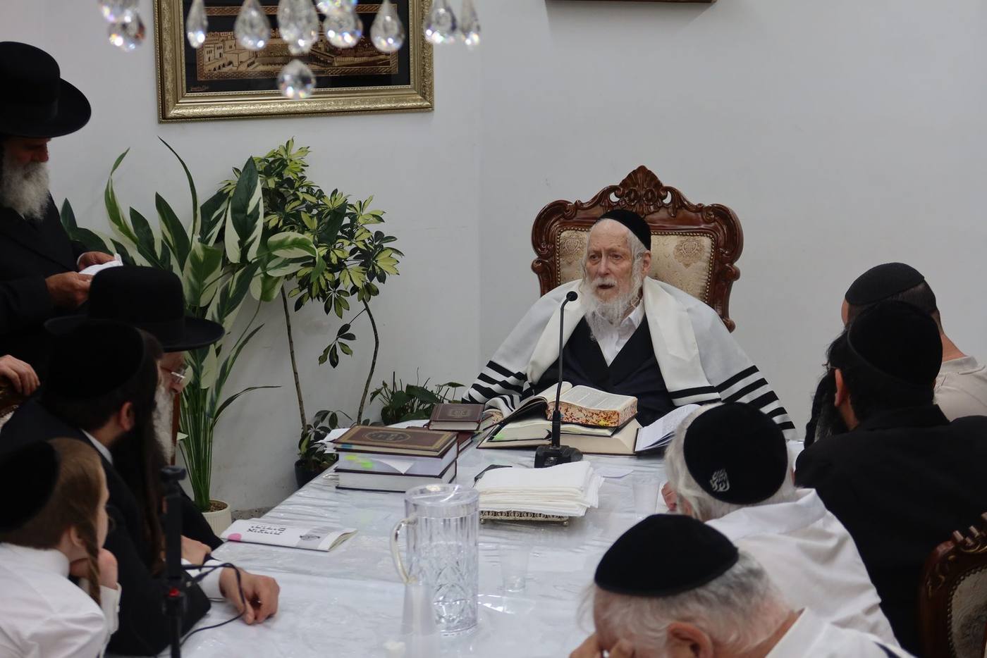 תושבי בת ים בשיעור אצל מורינו הרב שליט"א בקודש פנימה