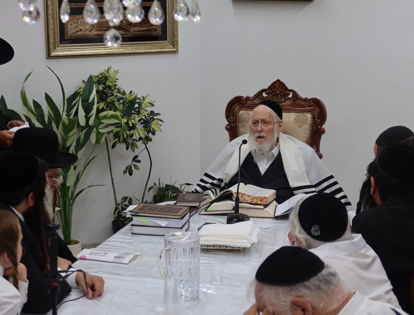תושבי בת ים בשיעור אצל מורינו הרב שליט"א בקודש פנימה