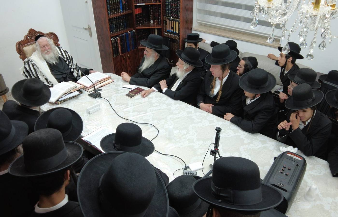 שיעור לישיבה גדולה חכמה ודעת במעונו של מורינו הרב שליט"א