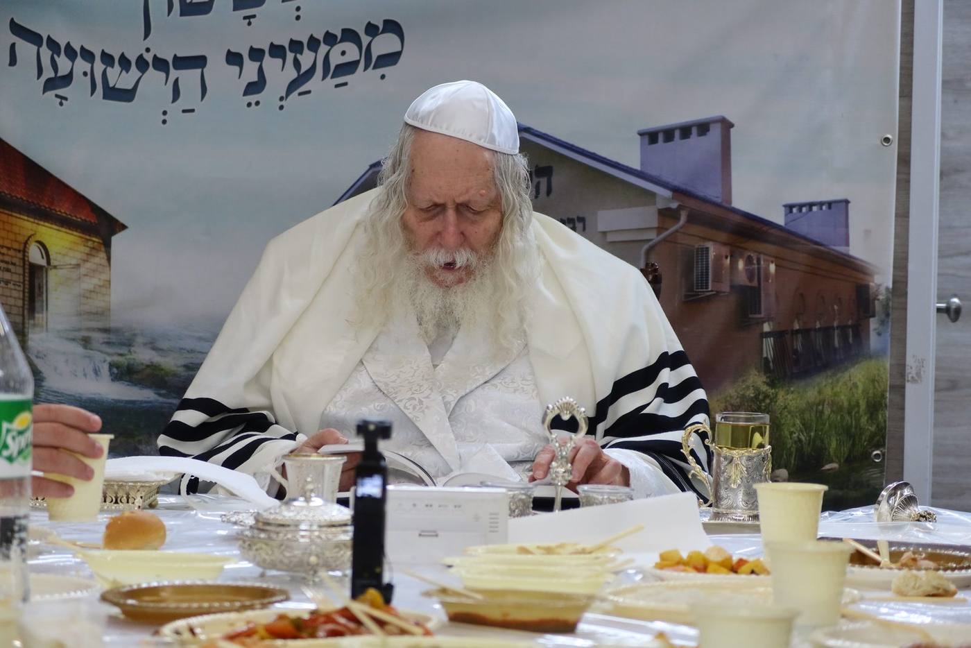 סעודת הילולת רבינו הקדוש בסוכת הקודש