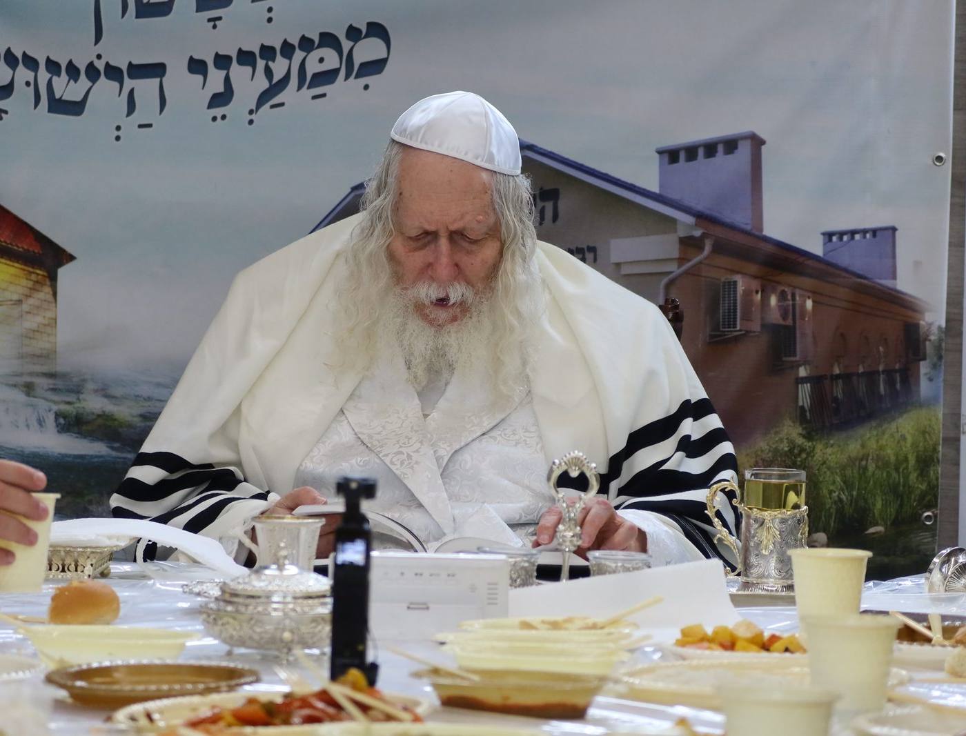 סעודת הילולת רבינו הקדוש בסוכת הקודש