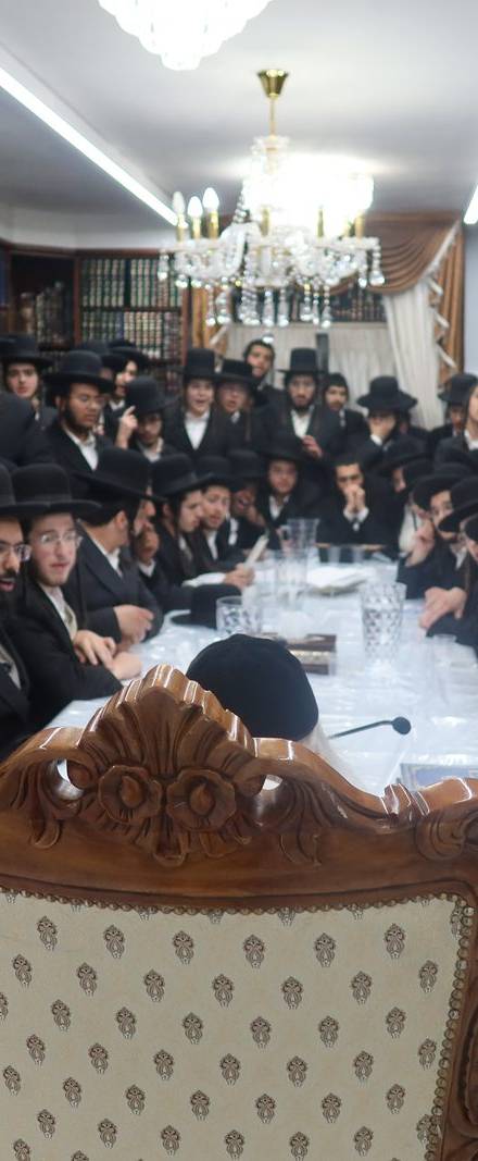 חבורת 'פאר בני הנעורים' בהתחדשותה אצל מורינו הרב שליט"א
