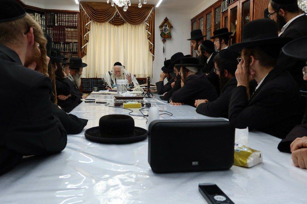 שיעור לחונכי ארגון 'משכני' לקידום בחורים בבית מורינו הרב שליט"א