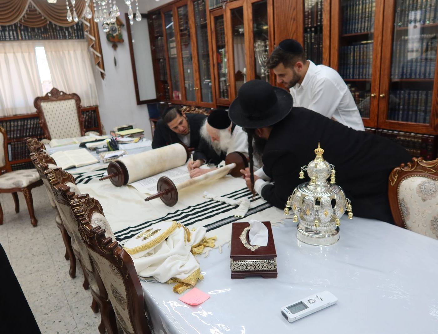מעמד סיום כתיבת האותיות לבית הכנסת 'מאור הנחל'