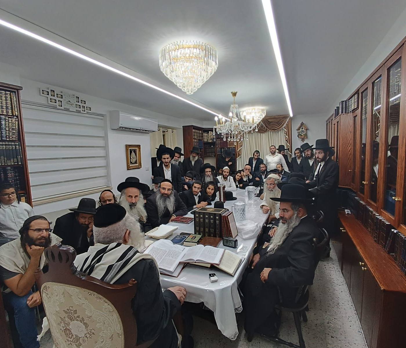 שיעור בבית מורינו הרב שליט"א ל'שובו בנים - אלעד'