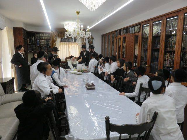 שיעור לבחורי שיעור ג' בישיבת 'ברסלב - חכמה ודעת'