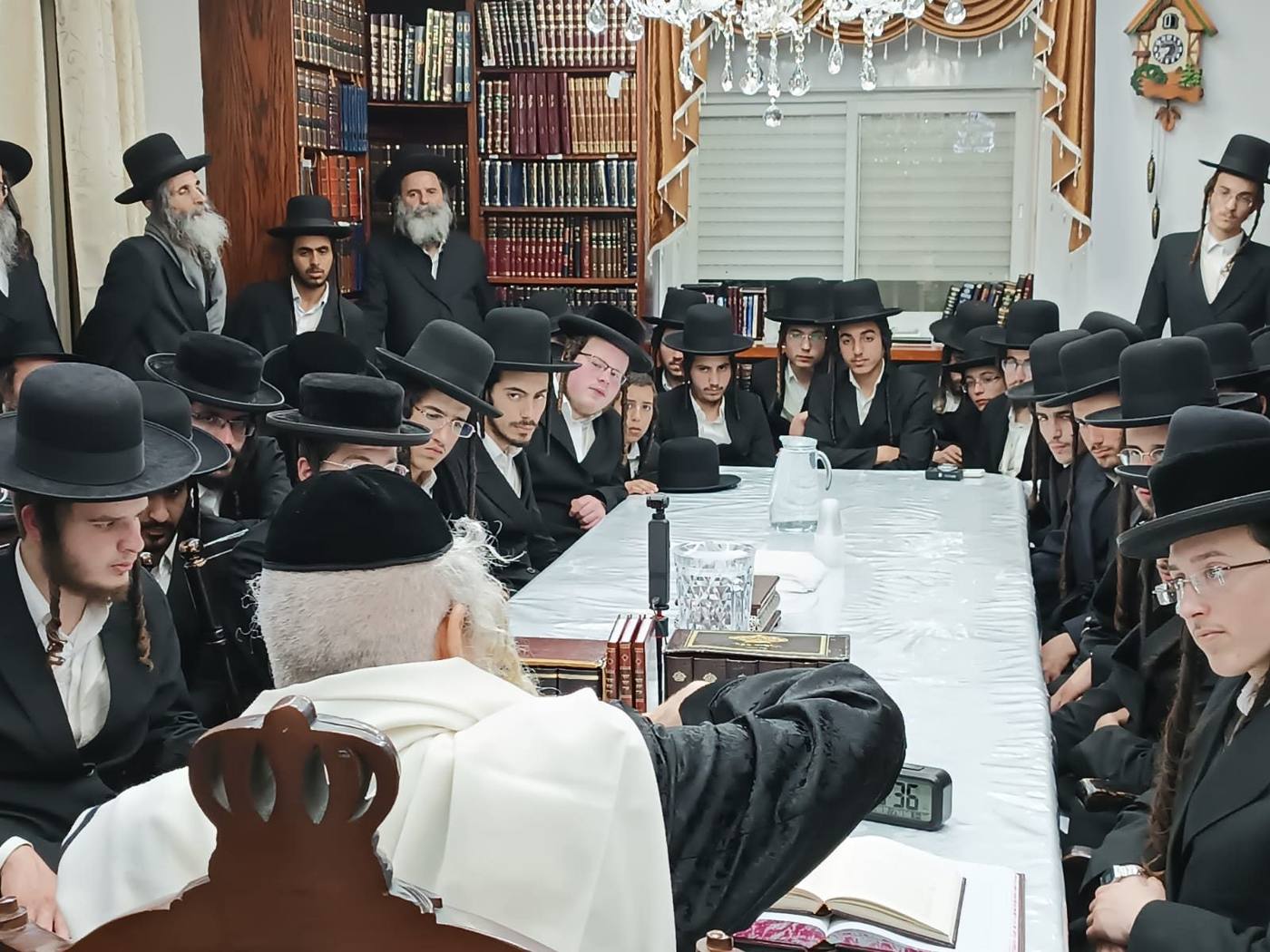 חבורת 'פאר בני הנעורים' כנס הכנה לפסח – בבית מורינו הרב שליט"א