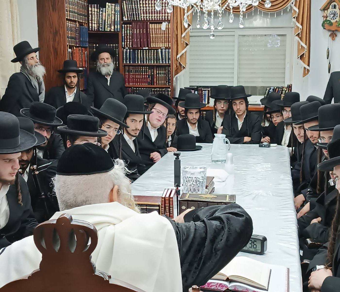 חבורת 'פאר בני הנעורים' כנס הכנה לפסח – בבית מורינו הרב שליט"א