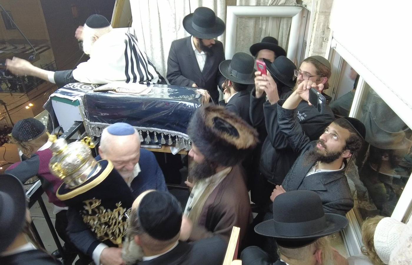 הכנסת ספר תורה לבית מדרשינו 'שובו בנים' בהשתתפות מורינו הרב שליט"א