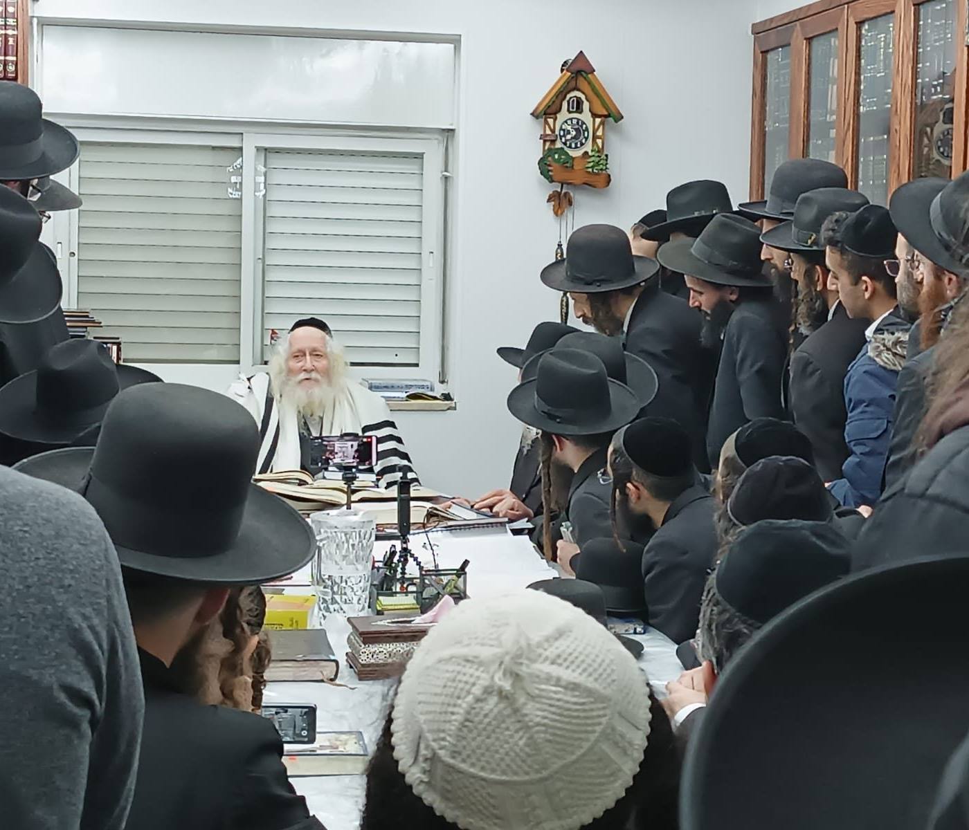 שיעור לקבוצת תלמידי מורינו הרב שליט"א ובחורים המתגוררים בחוצה לארץ - דוברי אנגלית