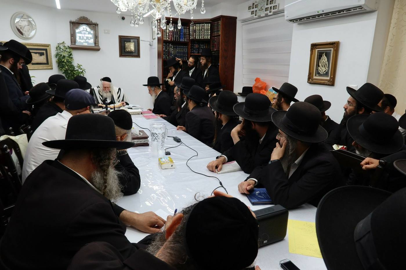 שיעור לאברכי כולל 'שובו בנים' בעיר העתיקה