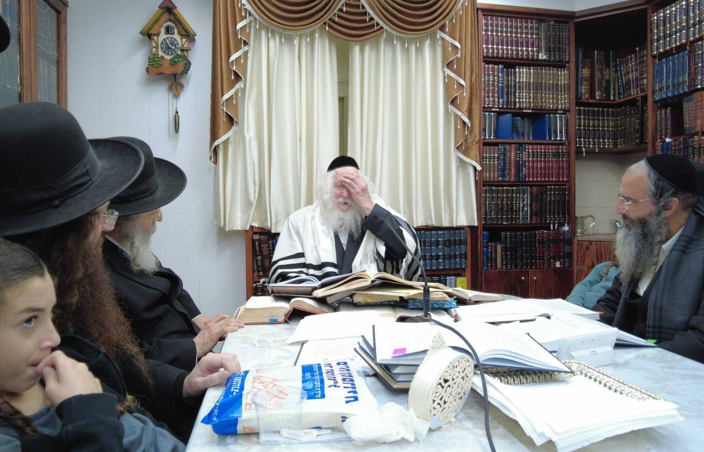 שיעור בבית מורנו הרב שליט"א לקבוצת מתקרבים מתל אביב