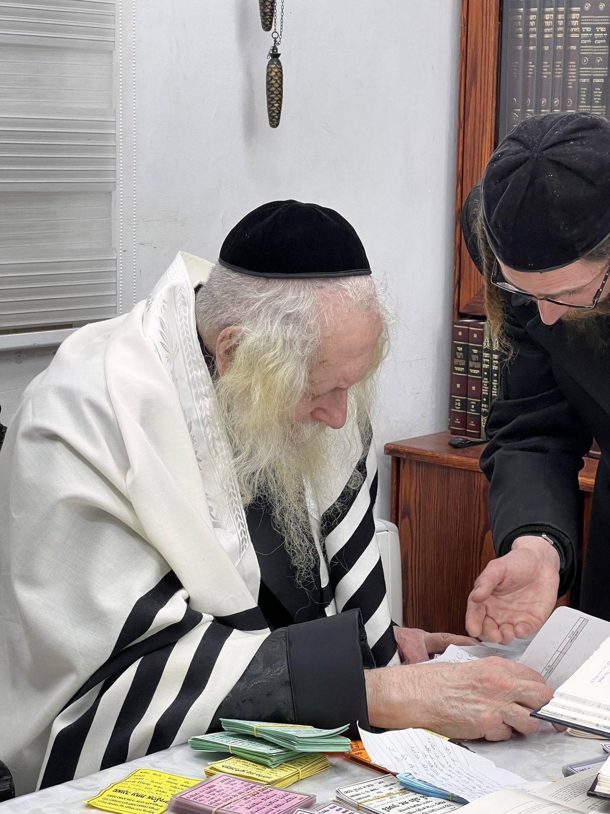 שיעור לקבוצת בחורים המתגוררים ביהודה ושומרון