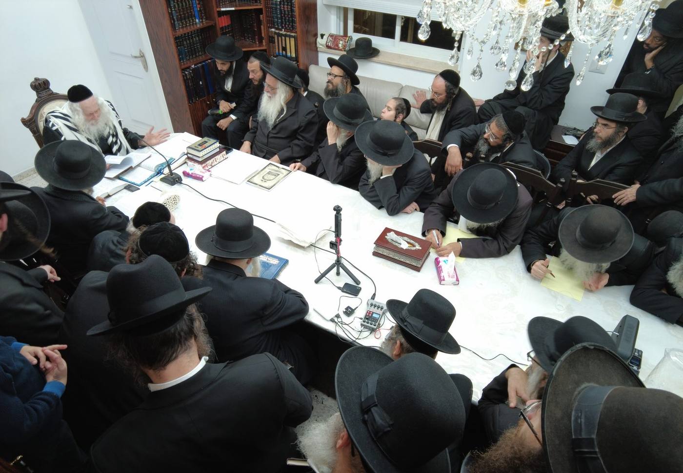 שיעור לכולל אולם התפילות בבית מורינו הרב שליט"א
