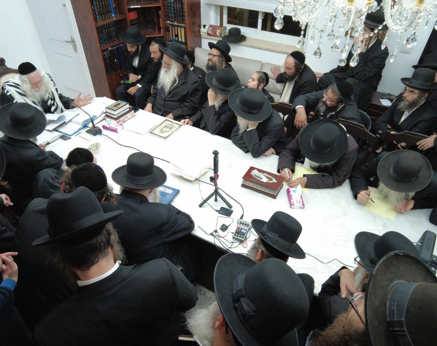 שיעור לכולל אולם התפילות בבית מורינו הרב שליט"א