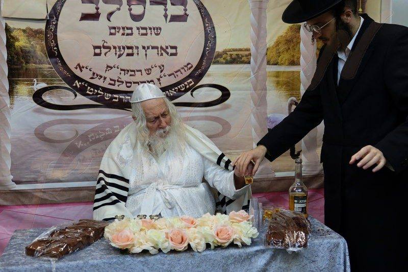קביעת מזוזה למשרדי 'האיחוד'