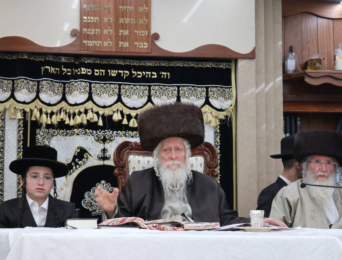 מעמד סעודת הבר מצווה לנכד זקוניו של מורינו הרב שליט"א