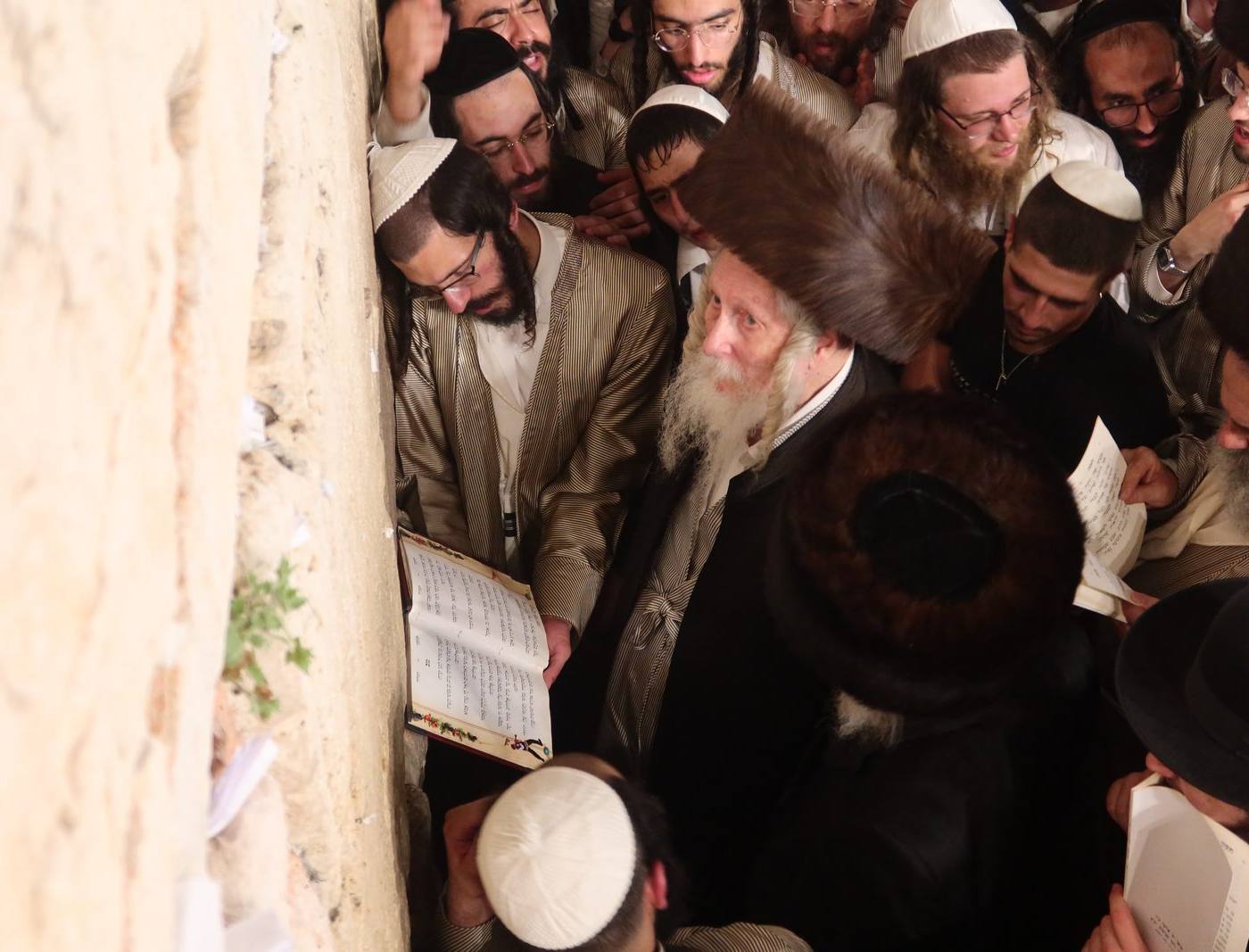 אלפים עלו יחד עם מורינו הרב שליט"א לכותל המערבי