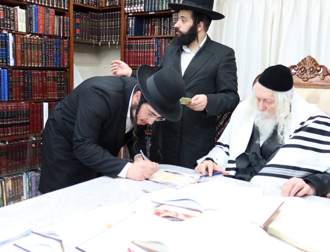 חבורת הדף היומי בבית מדרשינו