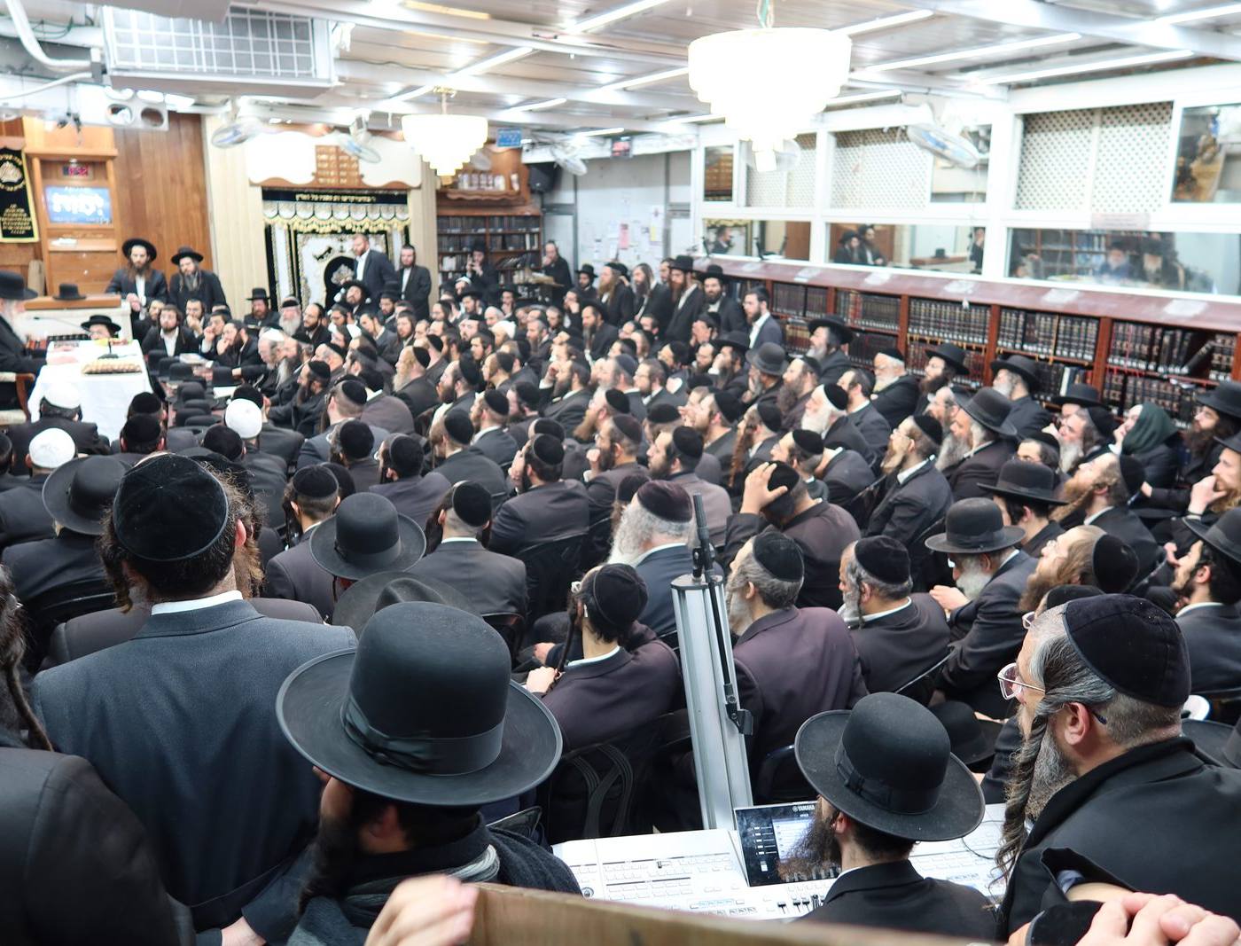 כינוס הכנה לפורים ל'התאחדות האברכים' דק"ק שובו בנים אצל מורינו הרב שליט"א