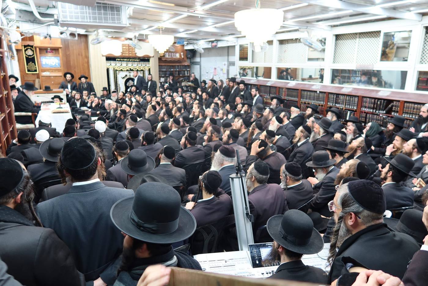 כינוס הכנה לפורים ל'התאחדות האברכים' דק"ק שובו בנים אצל מורינו הרב שליט"א