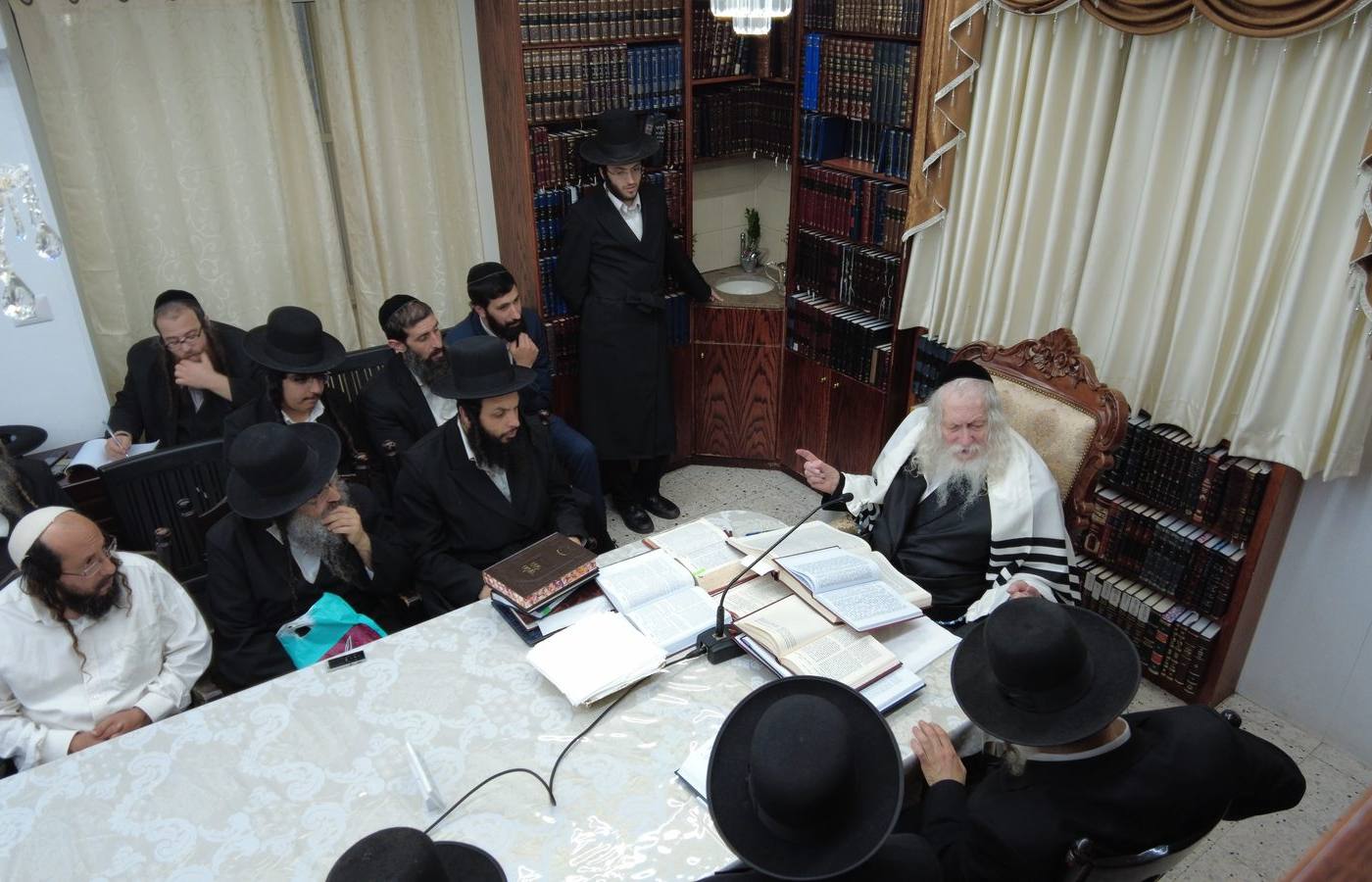 שיעור בבית מורינו הרב שליט"א לתושבי מושב אורה ושכונת עין כרם
