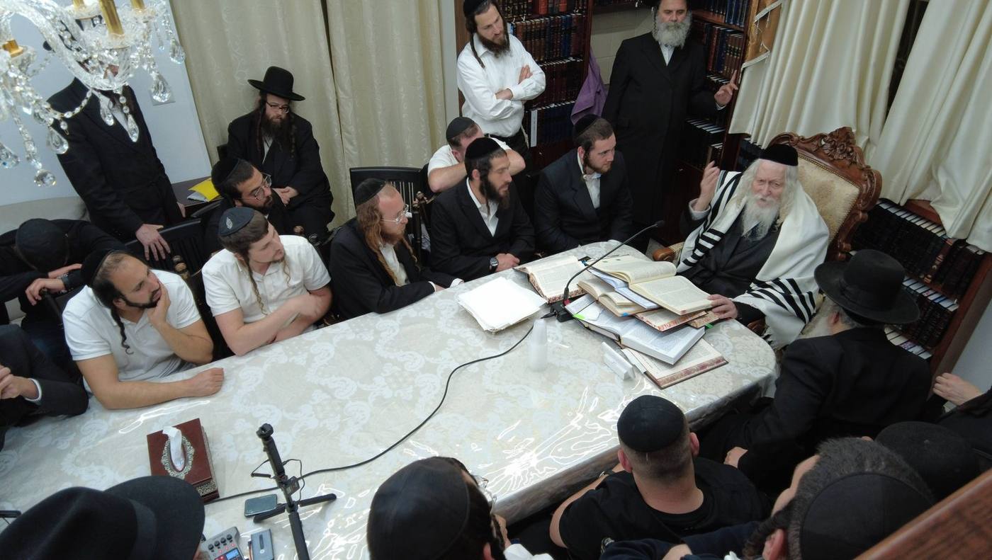 שיעור לישיבת 'מתחברים' במעונו של מורינו הרב שליט"א