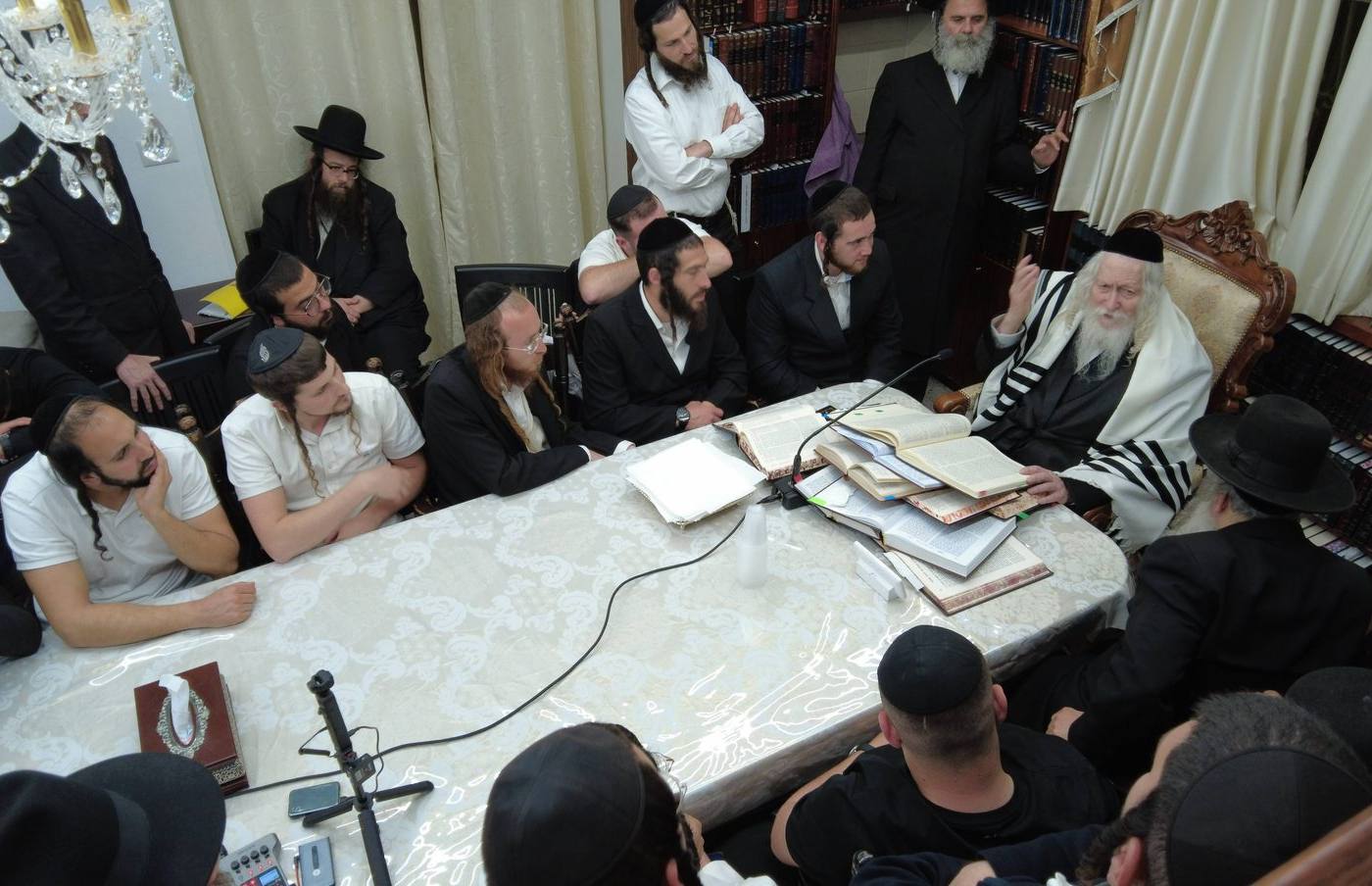 שיעור לישיבת 'מתחברים' במעונו של מורינו הרב שליט"א