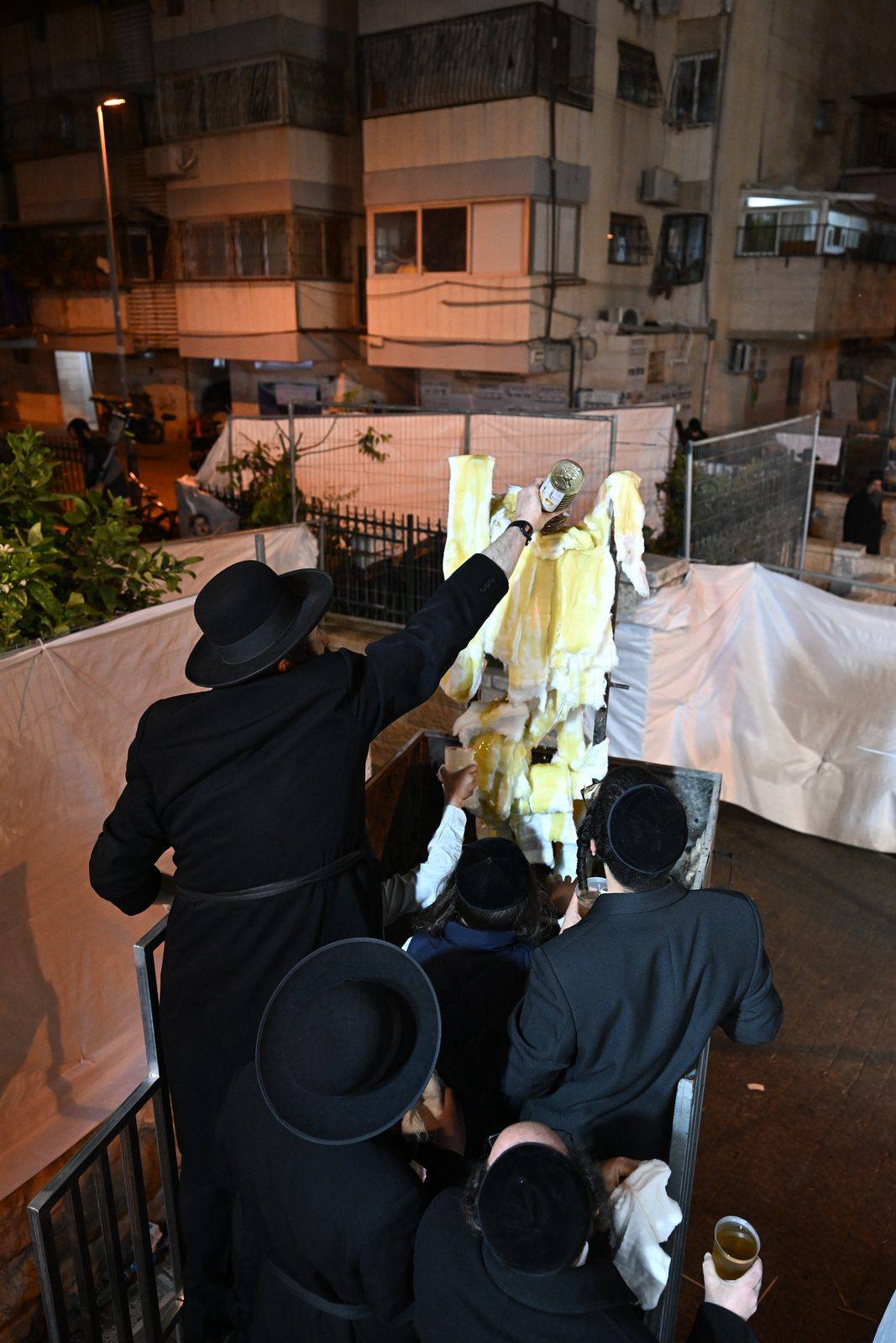 ההדלקה המרכזית לכבוד התנאי האלוקי בהשתתפות רבבות בירושלים עיה"ק