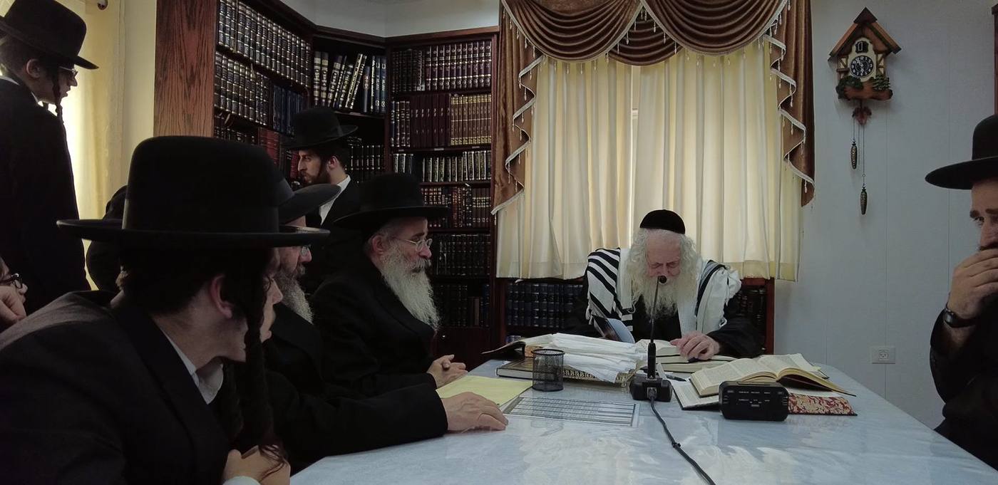 שיעור לבחורי ישיבת חכמת ודעת בבית מורינו הרב שליט"א
