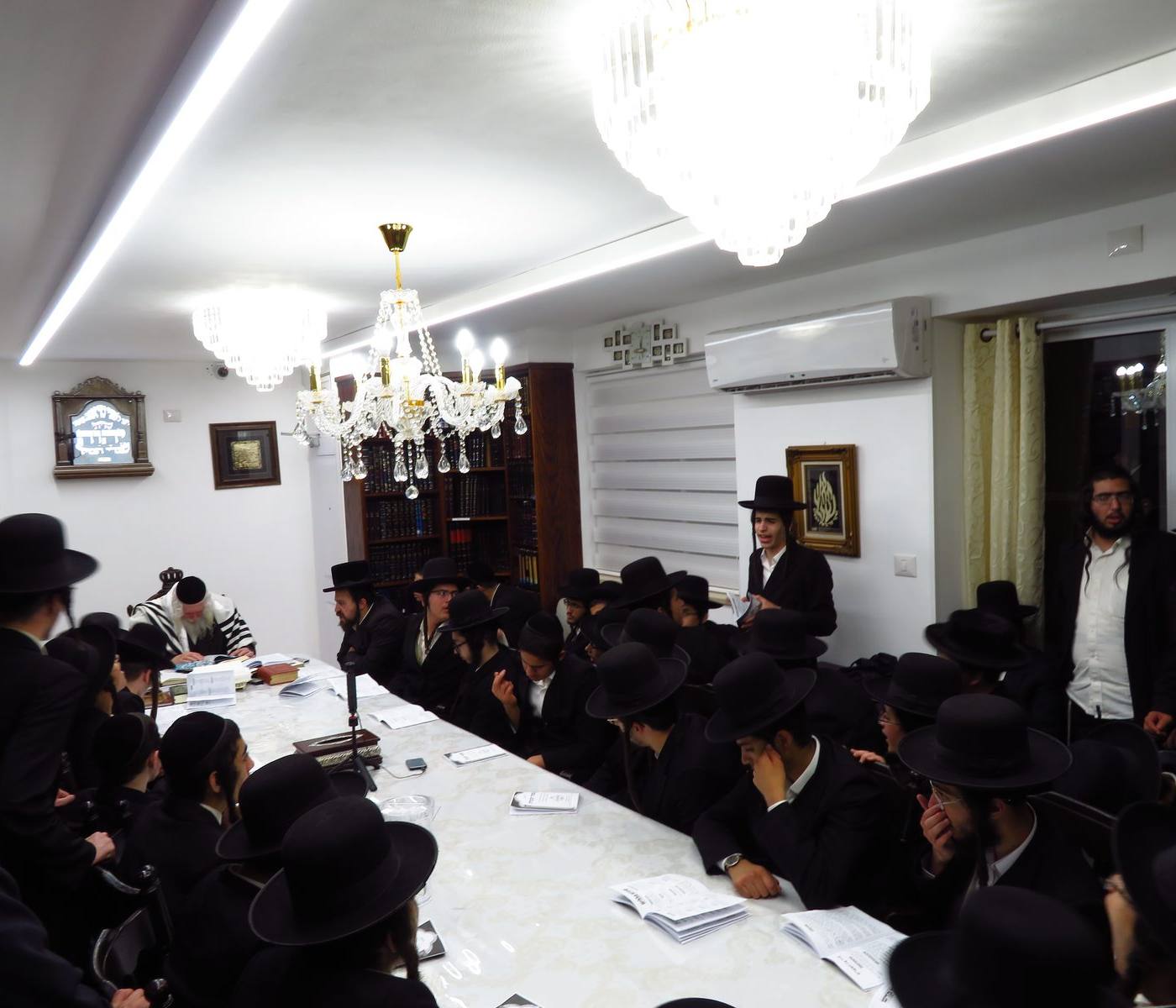 כנס ימי בין המצרים לחבורת בני הנעורים לעבודת ה' - בבית מורינו הרב שליט"א
