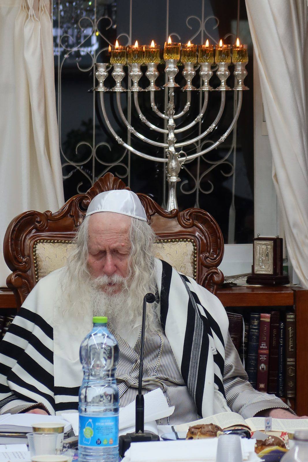 כנס חנוכה לילדי הארגון 'הבן יקיר לי' במעונו של מורינו הרב שליט"א