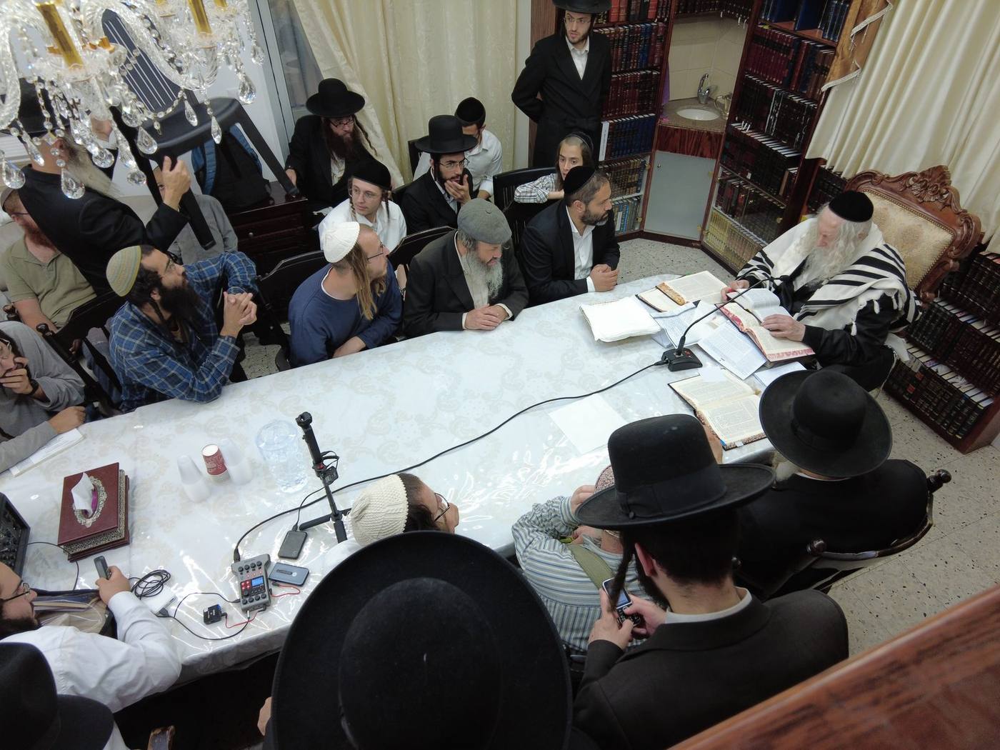 שיעור לתושבי חברון קרית ארבע במעון קודשו של מורינו הרב שליט"א