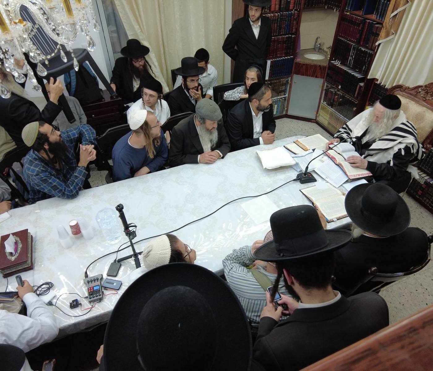 שיעור לתושבי חברון קרית ארבע במעון קודשו של מורינו הרב שליט"א