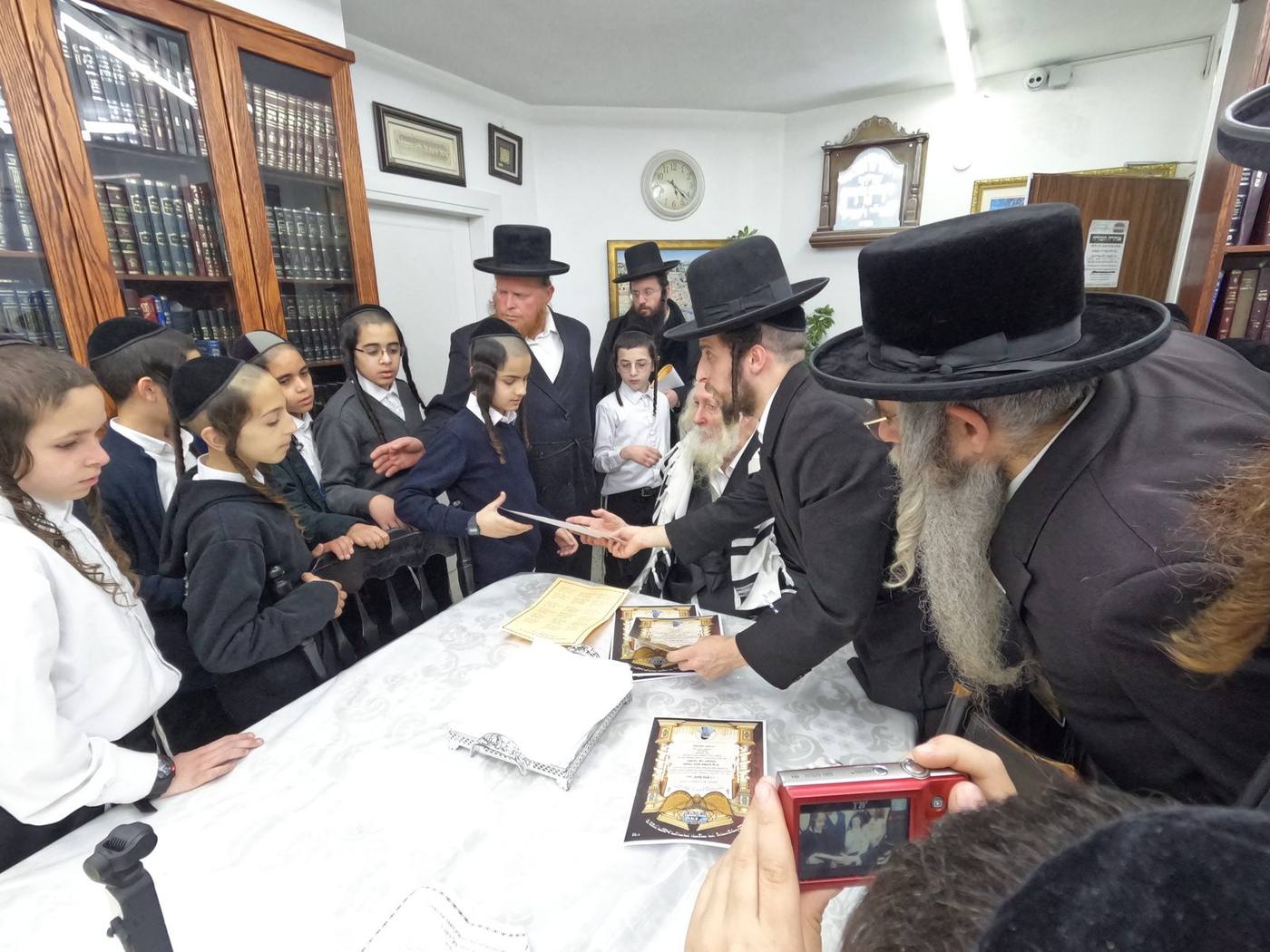 חלוקת תעודות לכיתות ז' בתלמוד תורה 'נחמת ציון'