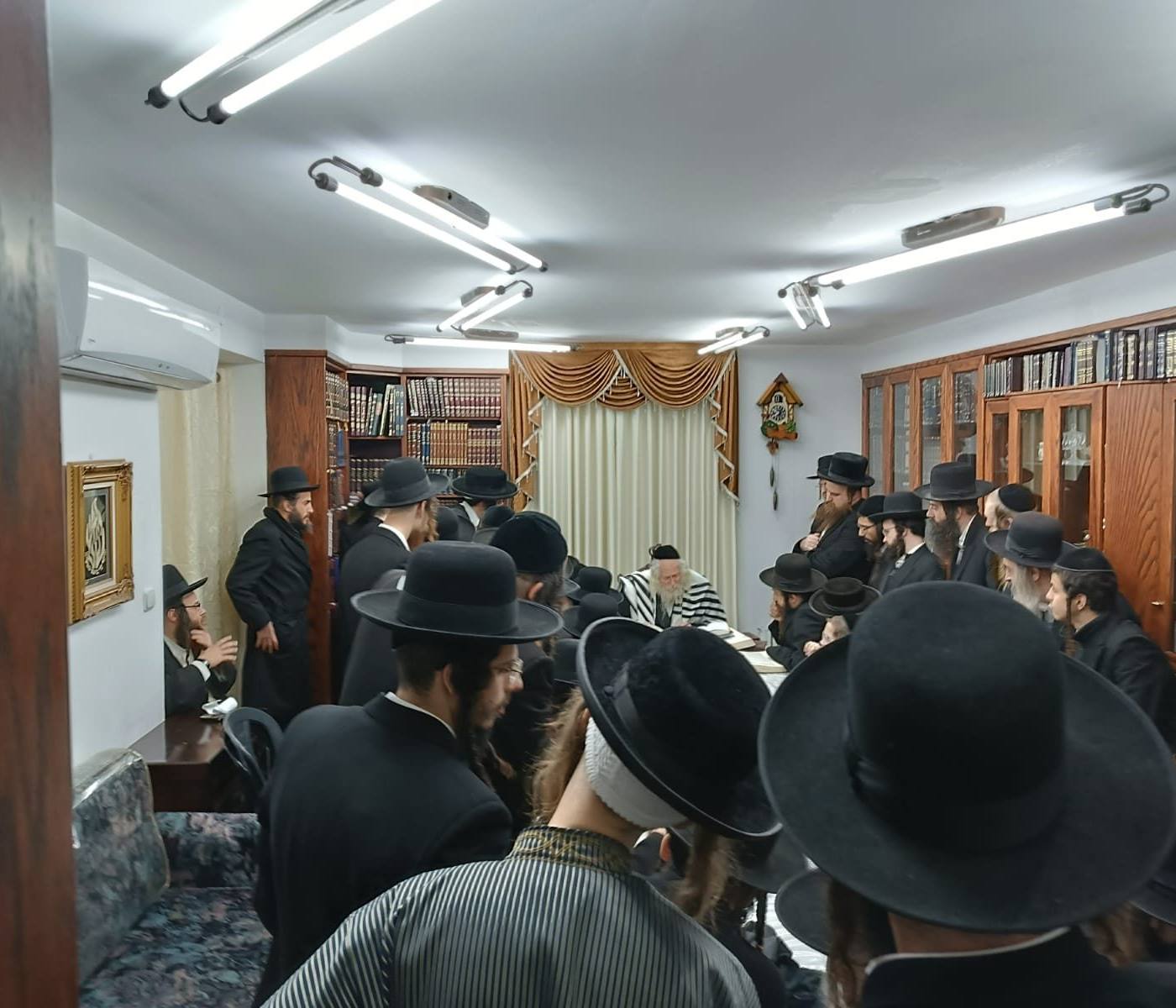 שיעור בבית מורינו הרב שליט"א לאברכי 'מוסדות קבר רחל'