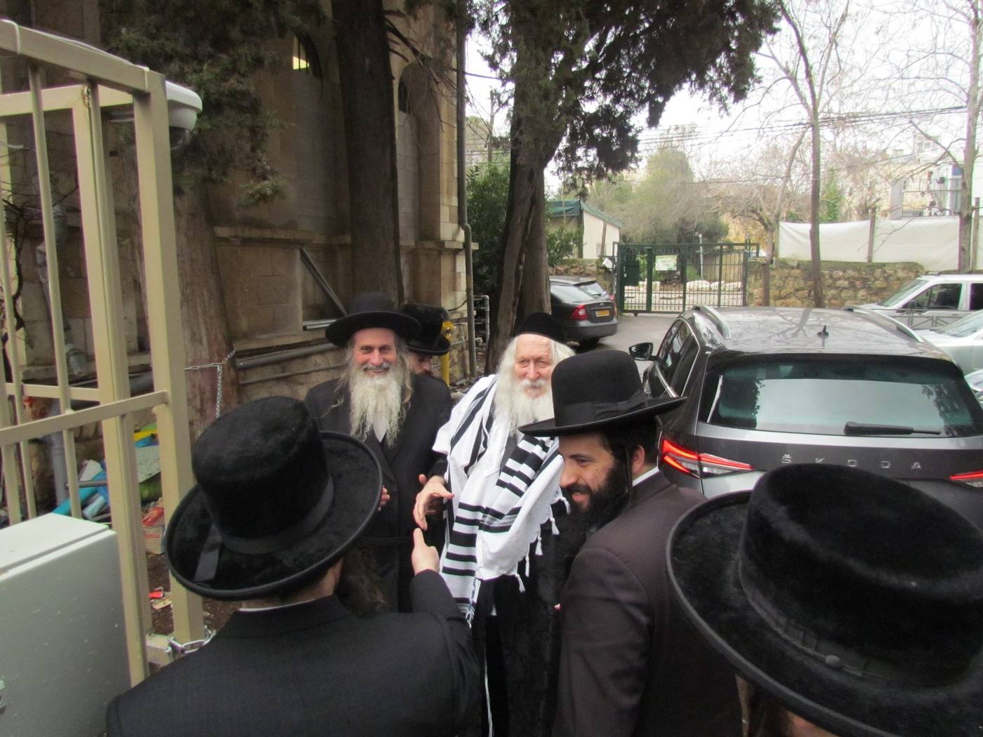 מורינו הרב שליט"א בקביעת מזוזה בתלמוד תורה 'אמונת ציון'