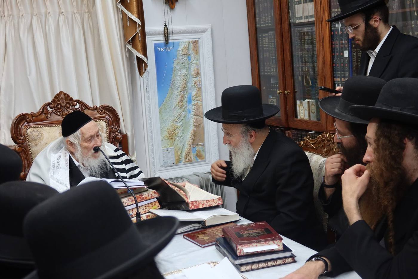 בחורי ישיבת 'חכמה ודעת' זכו להיכנס אל הקודש פנימה לשיעור מיוחד אצל מורינו הרב שליט"א