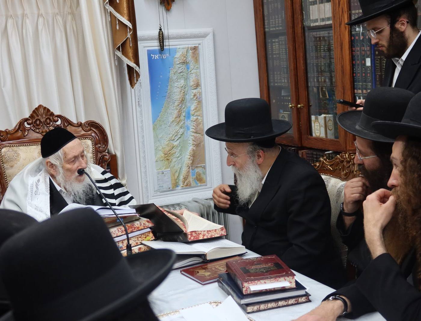 בחורי ישיבת 'חכמה ודעת' זכו להיכנס אל הקודש פנימה לשיעור מיוחד אצל מורינו הרב שליט"א