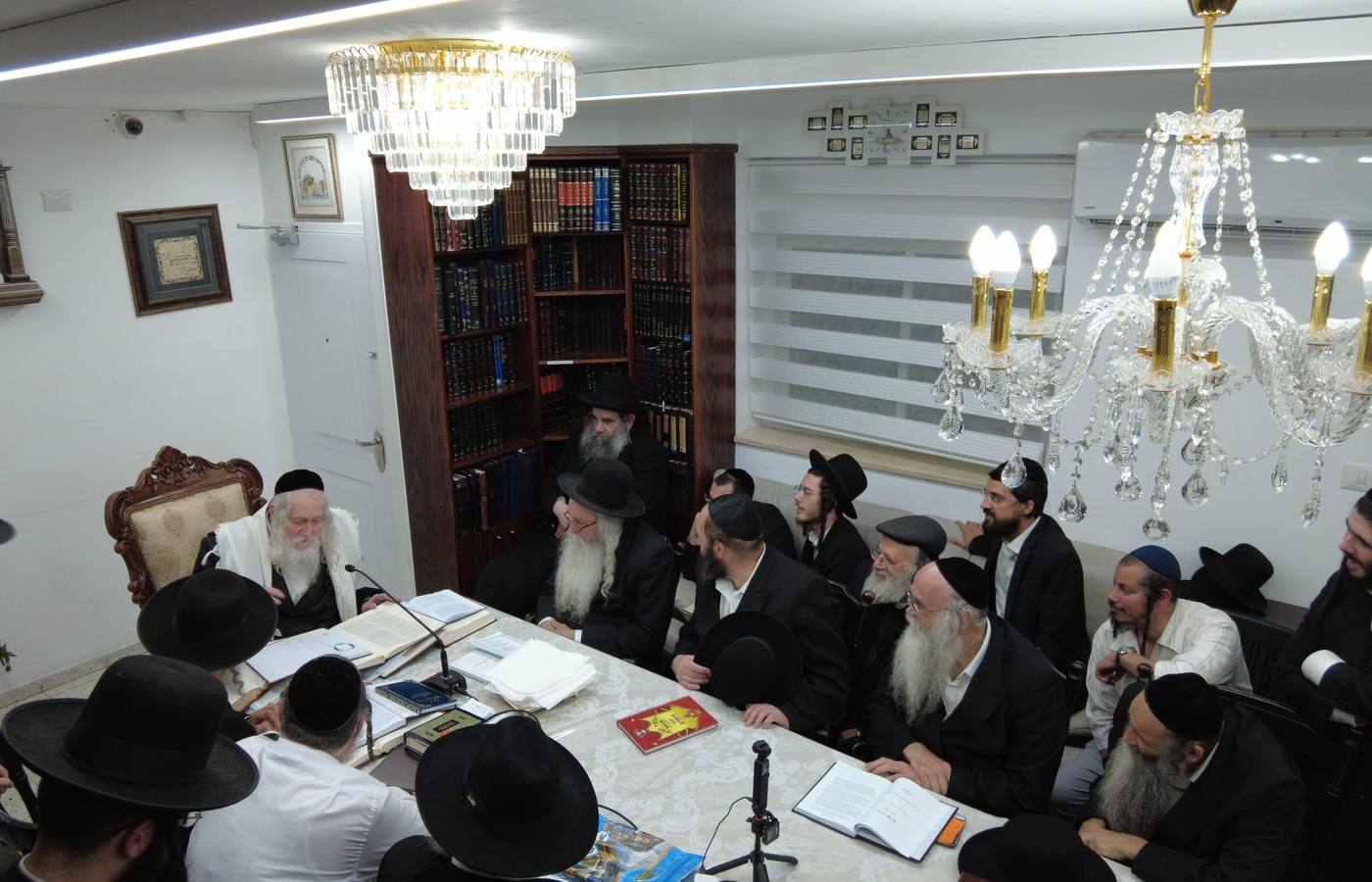 שיעור לתושבי שכונת 'נווה יעקב' במעונו של מורינו הרב שליט"א