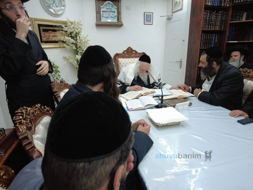 שיעור לתושבי פתח תקווה במעונו של מורינו הרב שליט"א