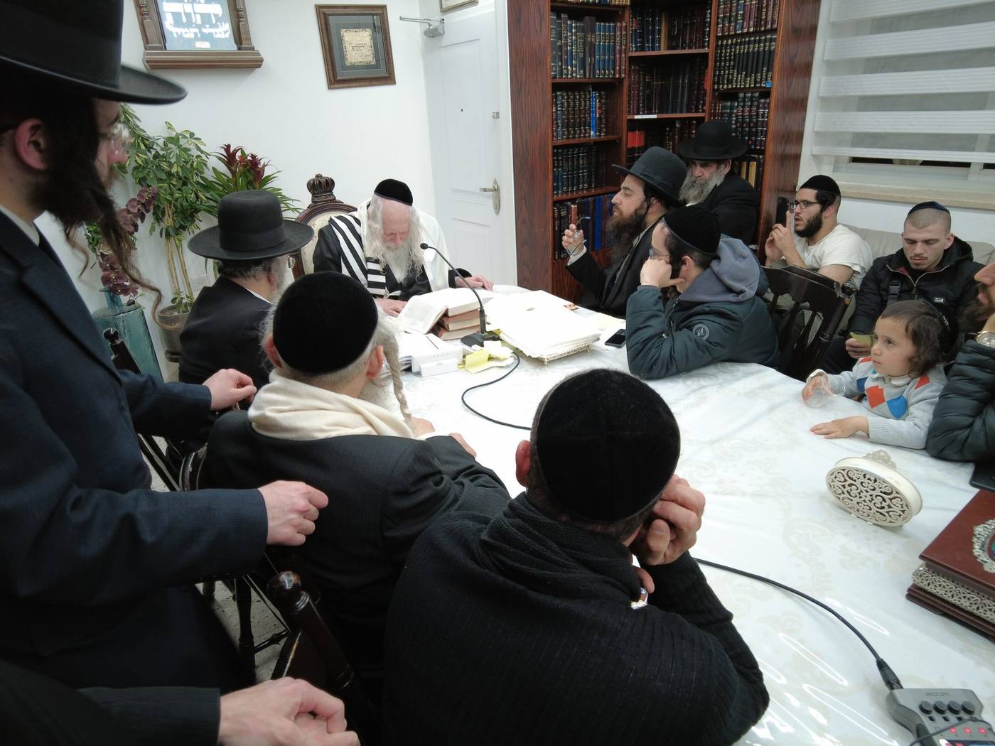 שיעור למתפללי בית הכנסת 'מארי סאלם' בראשון לציון במעונו של מורנו הרב שליט"א