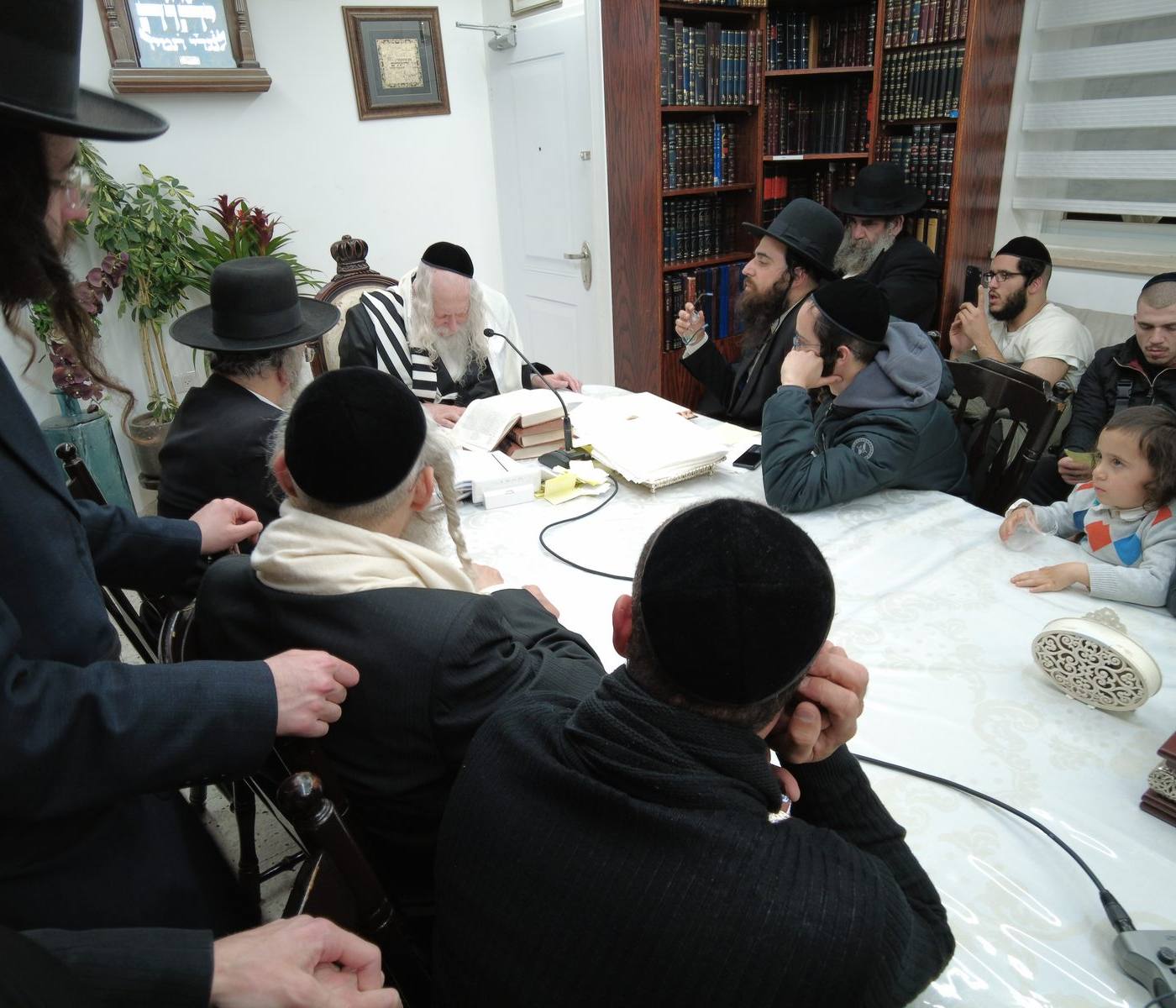 שיעור למתפללי בית הכנסת 'מארי סאלם' בראשון לציון במעונו של מורנו הרב שליט"א