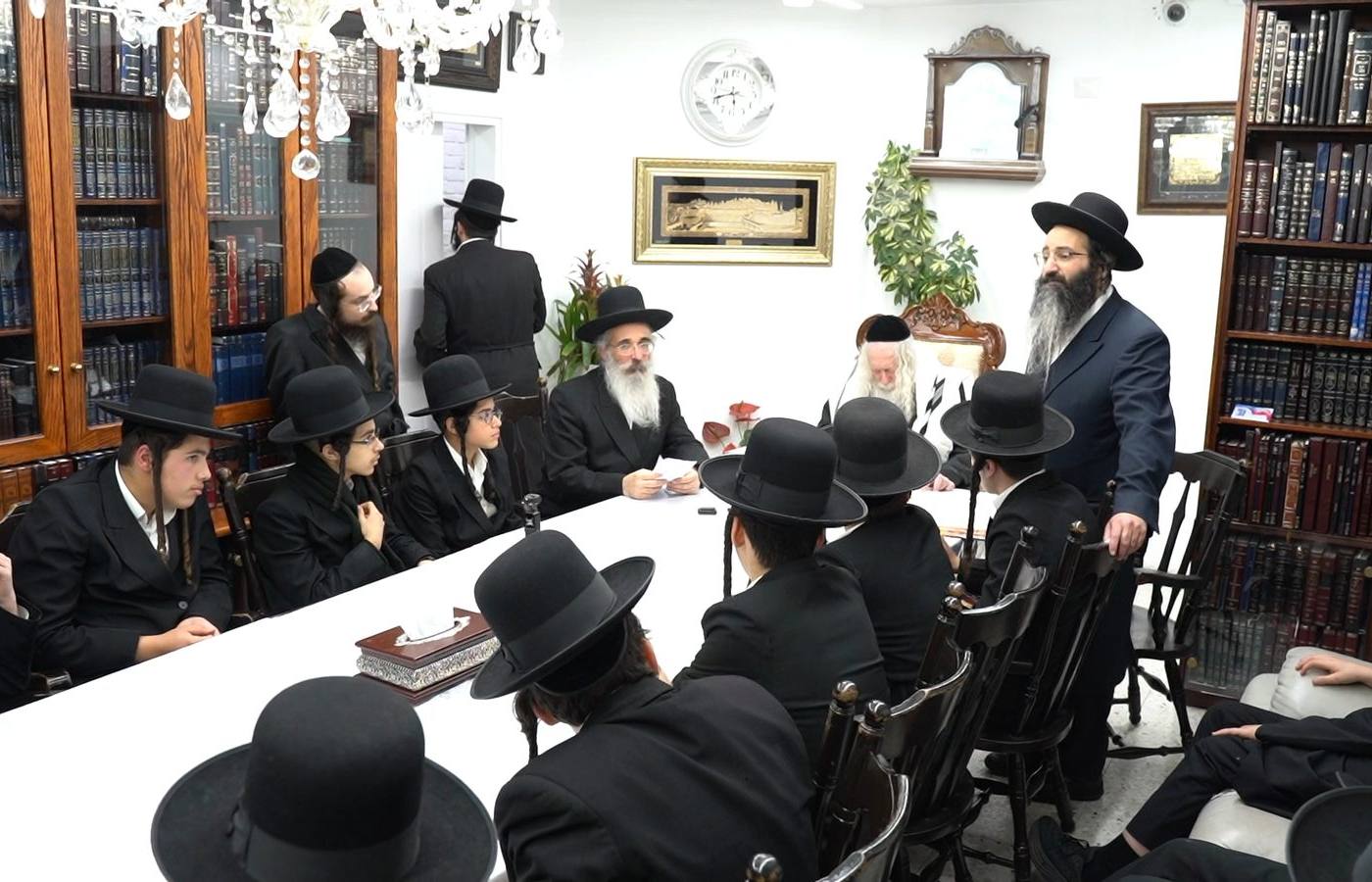 מבחן על מסכת קידושין לבחורי שיעור ב' בישיבת 'חכמה ודעת' במעונו של מורינו הרב שליט"א