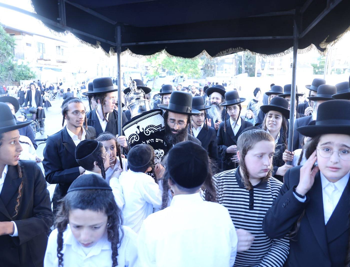 מעמד הכנסת ספר התורה למוסדות ברסלב 'שובו בנים - נחמת ציון'