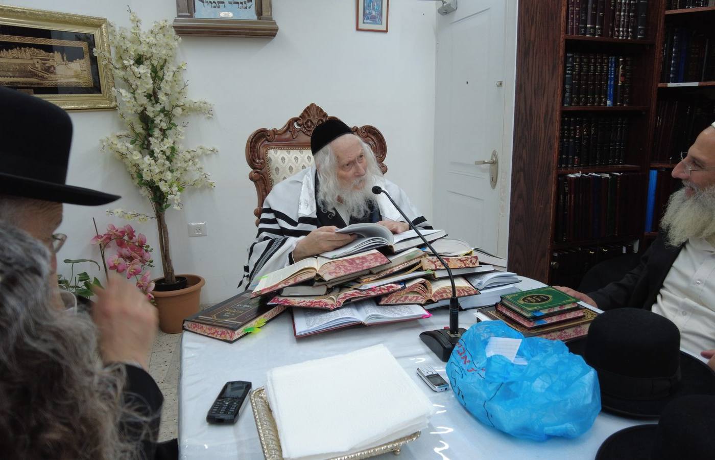 חבורת בני הנערים 'ביתר עילית' במעונו של מורינו הרב שליט"א